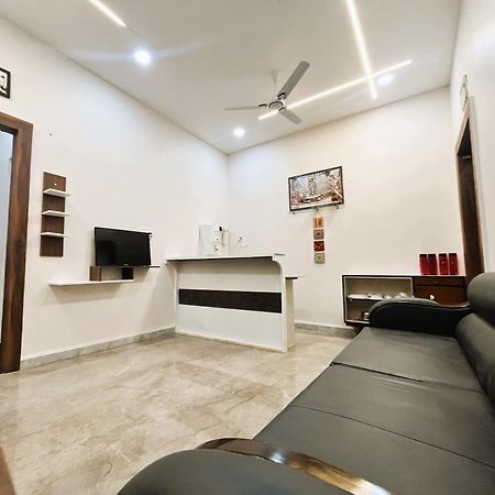 Shree Stay Inn Luxe' Holiday Home Уджайн Екстериор снимка