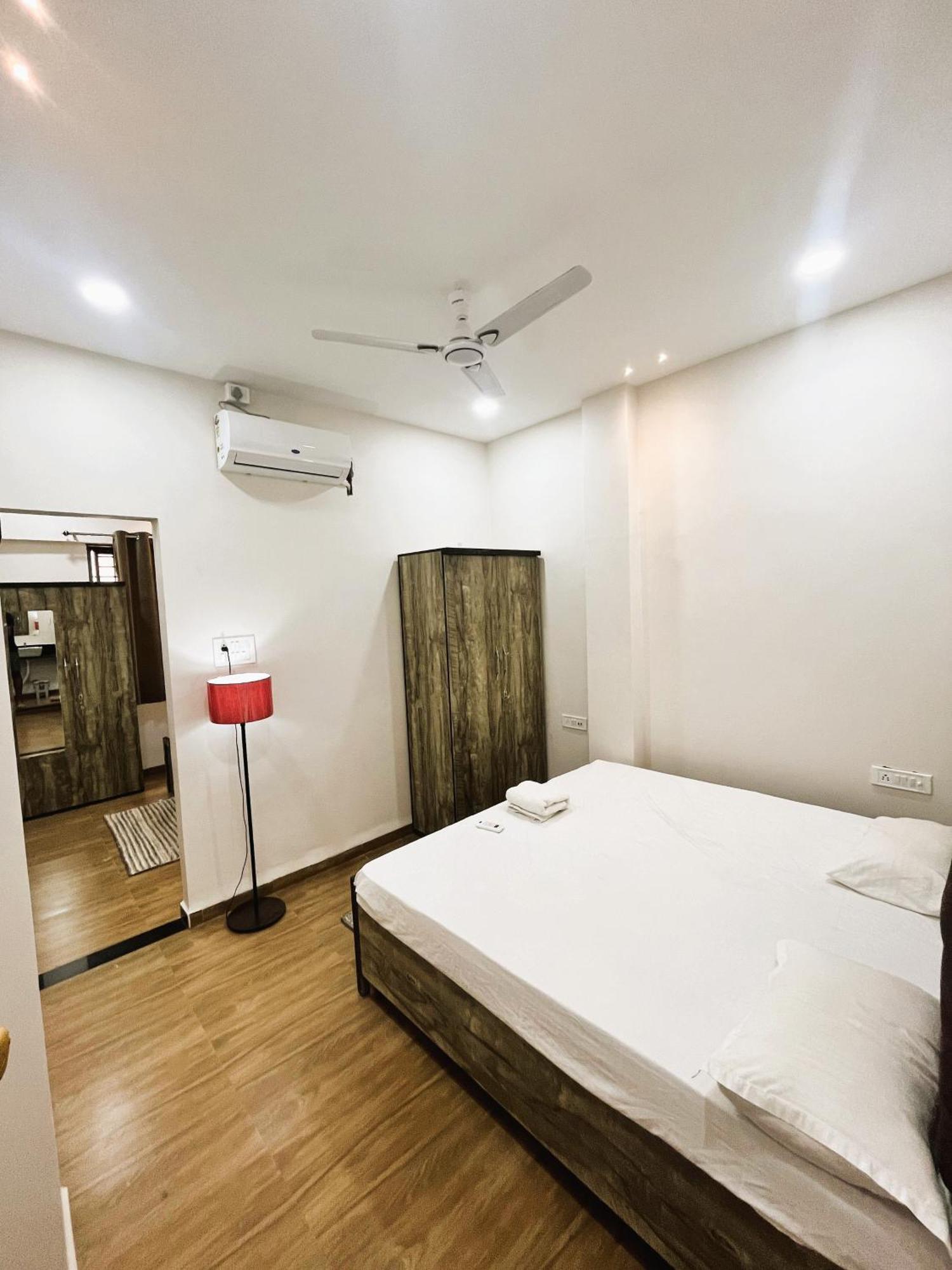 Shree Stay Inn Luxe' Holiday Home Уджайн Екстериор снимка