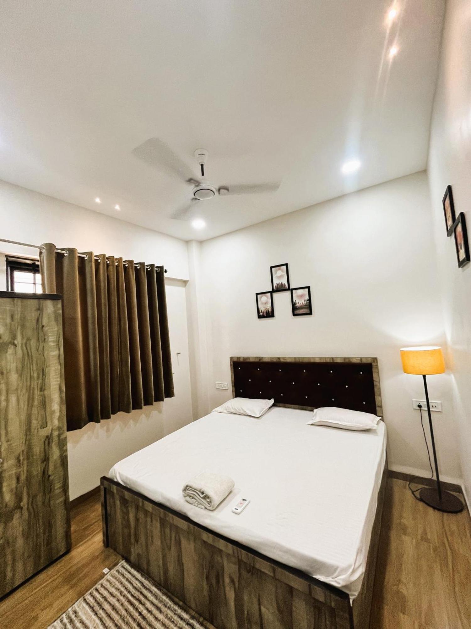 Shree Stay Inn Luxe' Holiday Home Уджайн Екстериор снимка