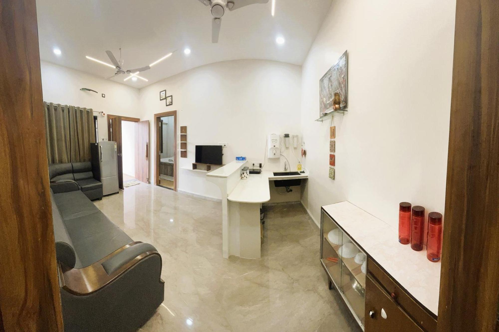 Shree Stay Inn Luxe' Holiday Home Уджайн Екстериор снимка