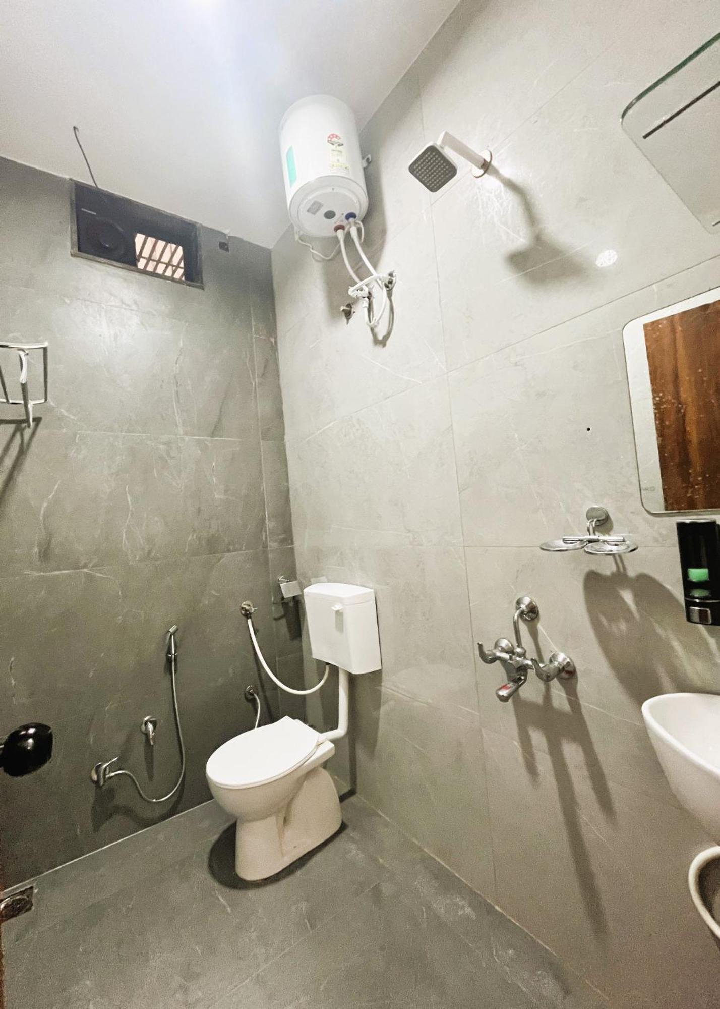 Shree Stay Inn Luxe' Holiday Home Уджайн Екстериор снимка