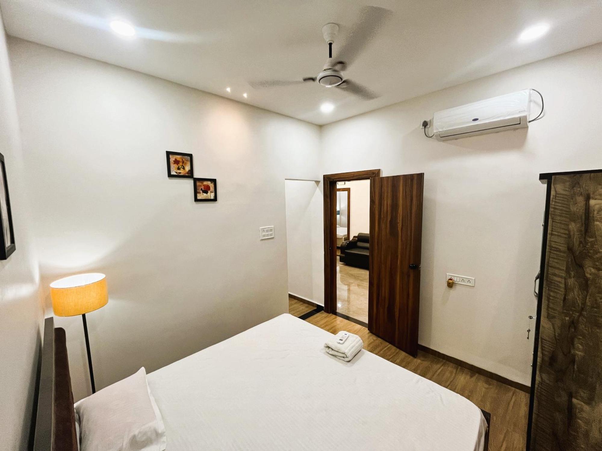 Shree Stay Inn Luxe' Holiday Home Уджайн Екстериор снимка
