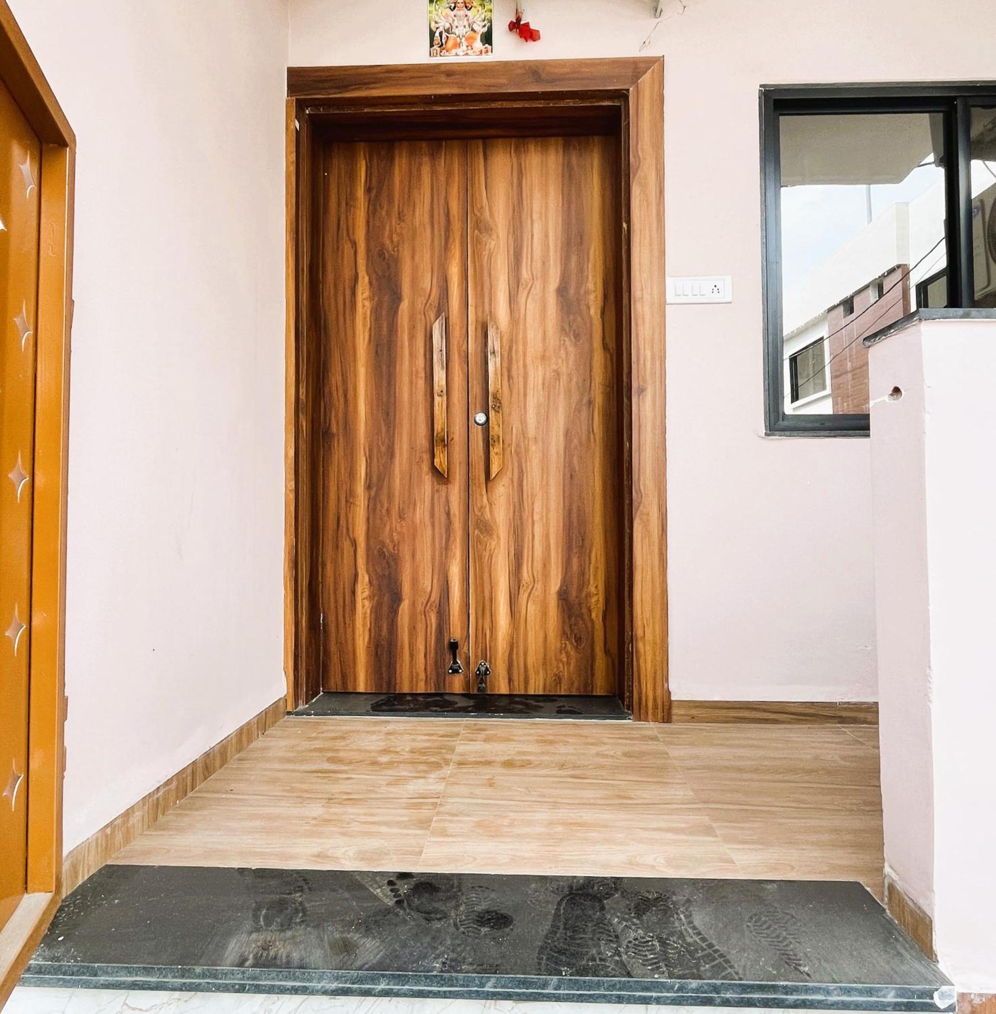 Shree Stay Inn Luxe' Holiday Home Уджайн Екстериор снимка